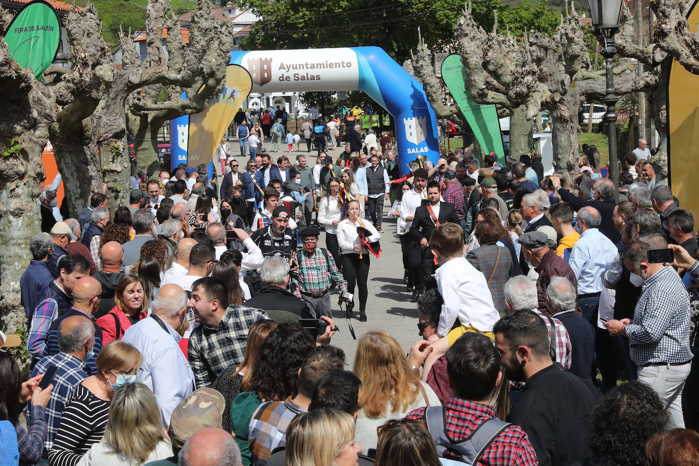 Fotos: Multitudinaria subasta del campanu en Cornellana