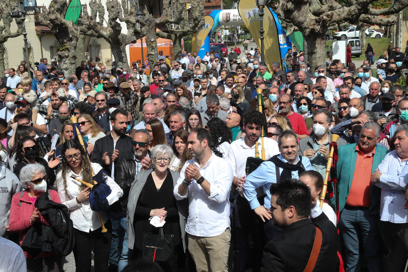 Fotos: Multitudinaria subasta del campanu en Cornellana