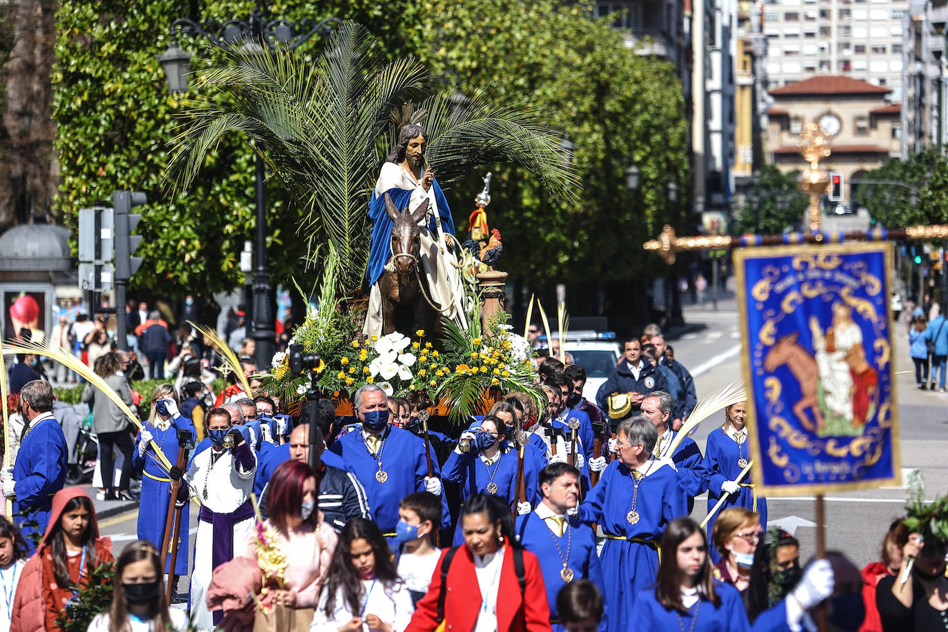 La Semana Santa comienza con una masiva afluencia de fieles a la primera de las procesiones y a las bendiciones de Ramos.