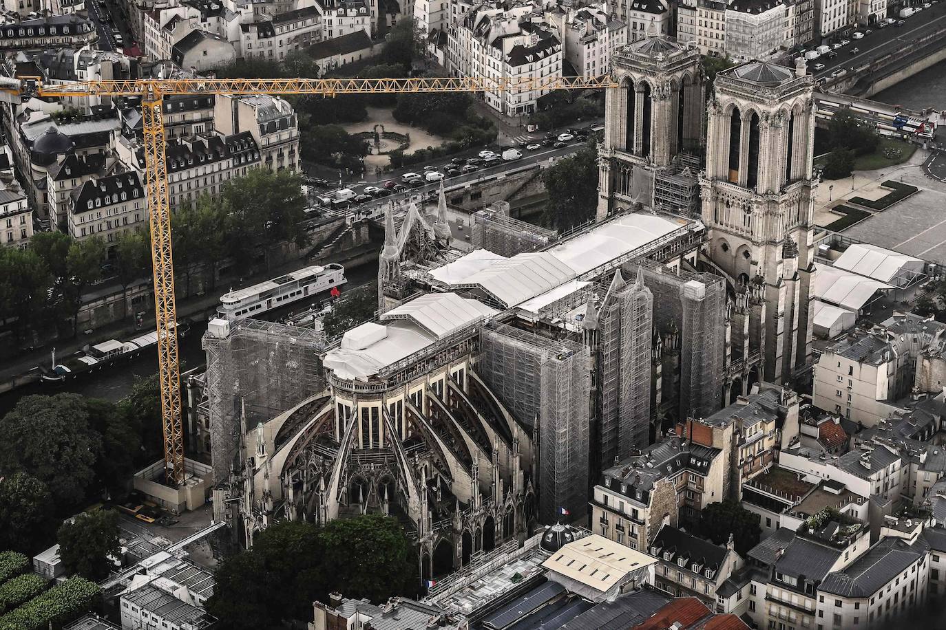 El 15 de abril de 2019 asistíamos atónitos al incendio de Notre Dame de París, la catedral más famosa del mundo. Sin duda una de las catástrofes artísticas más graves de la historia. Tres años después, las obras avanzan a buen ritmo y se espera que el templo reabra el 15 de abril de 2024. La fase inicial acabará este mismo verano.