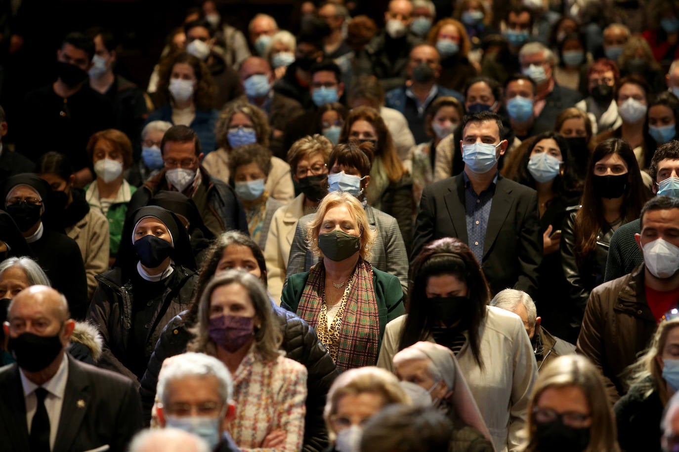 Oviedo ha celebrado la procesión del Santo Entierro, uno de los momentos más importantes de la Semana Santa asturiana. 