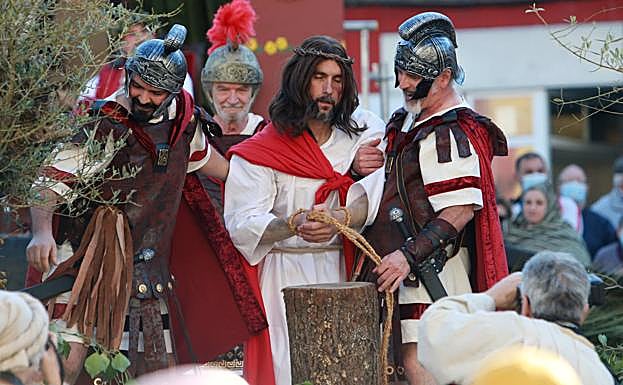 Éxito de participación en el Vía Crucis Viviente de Infiesto