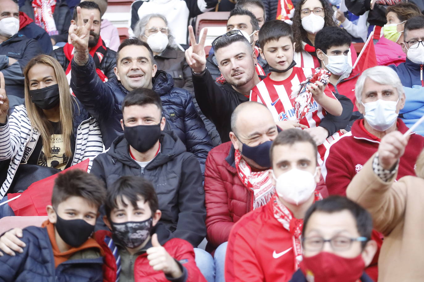 Fotos: ¿Estuviste en el Sporting - Real Oviedo? ¡Búscate en las gradas de El Molinón!