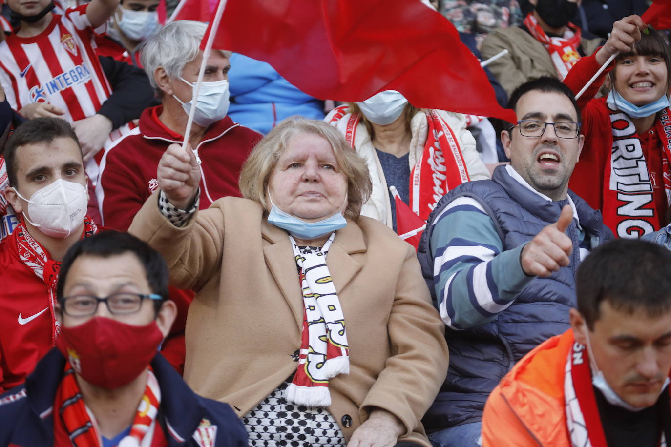 Fotos: ¿Estuviste en el Sporting - Real Oviedo? ¡Búscate en las gradas de El Molinón!