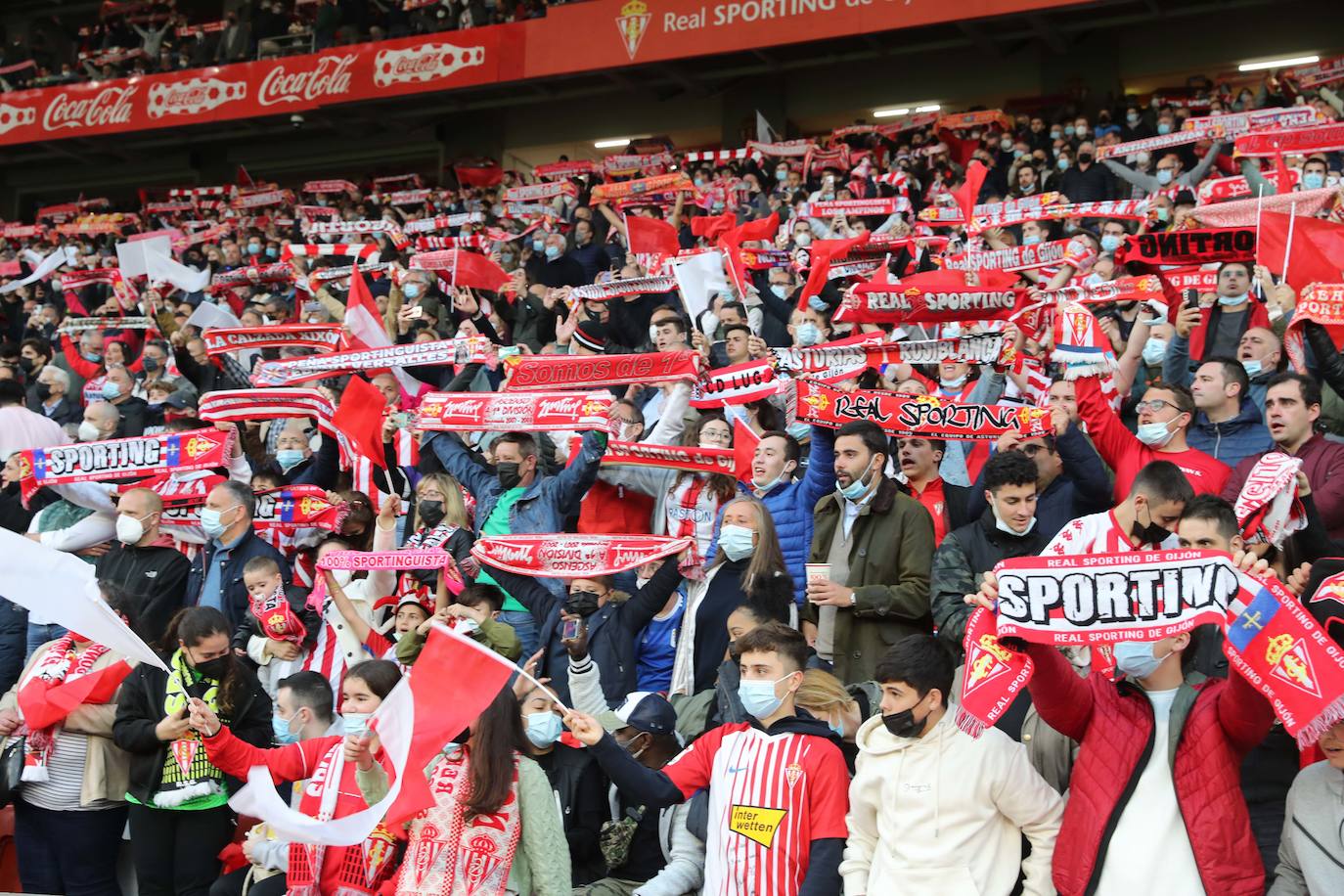 Fotos: ¿Estuviste en el Sporting - Real Oviedo? ¡Búscate en las gradas de El Molinón!