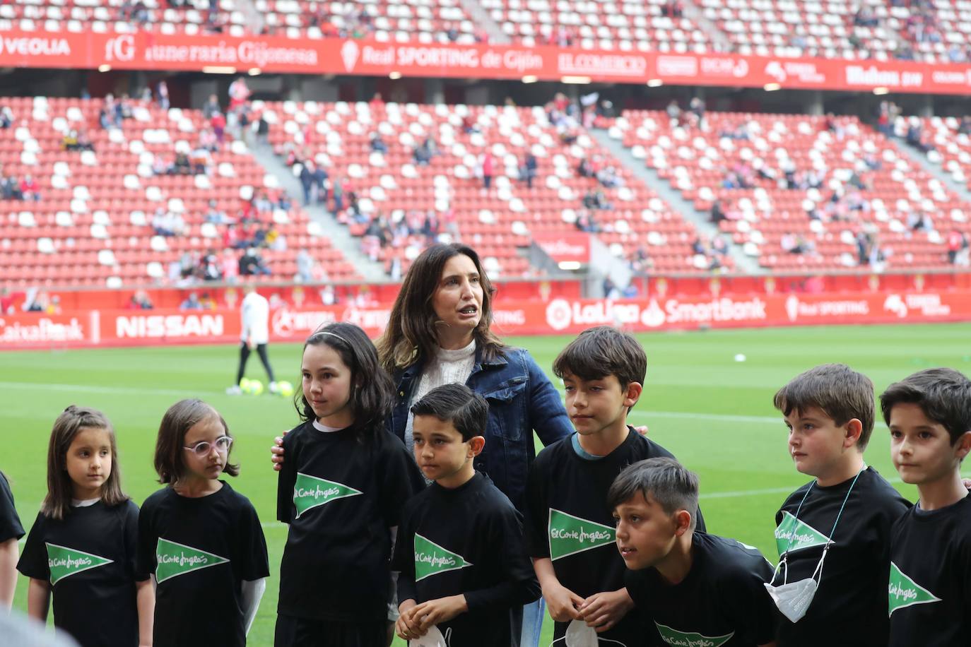 Fotos: ¿Estuviste en el Sporting - Real Oviedo? ¡Búscate en las gradas de El Molinón!