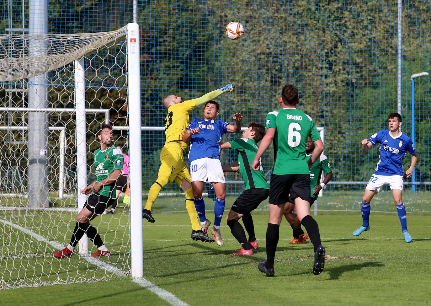 Fotos: Las mejores imágenes del Oviedo B - Llanes