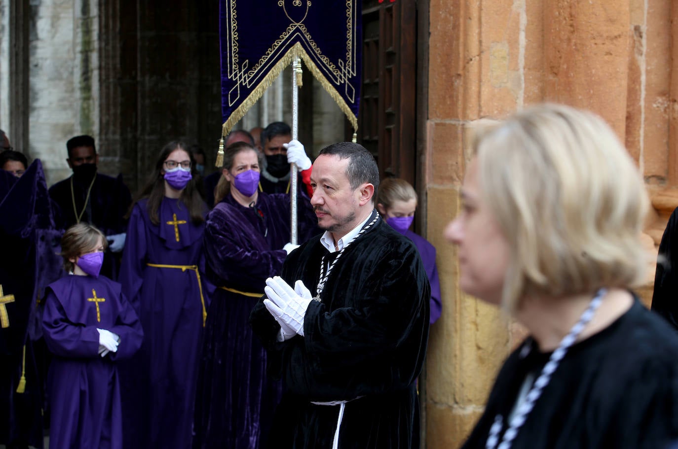 Fotos: La procesión del Resucitado emociona en Oviedo