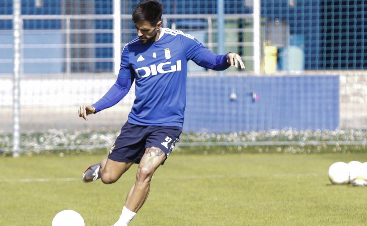 David Costar, jugador del Real Oviedo, durante en un entrenamiento.