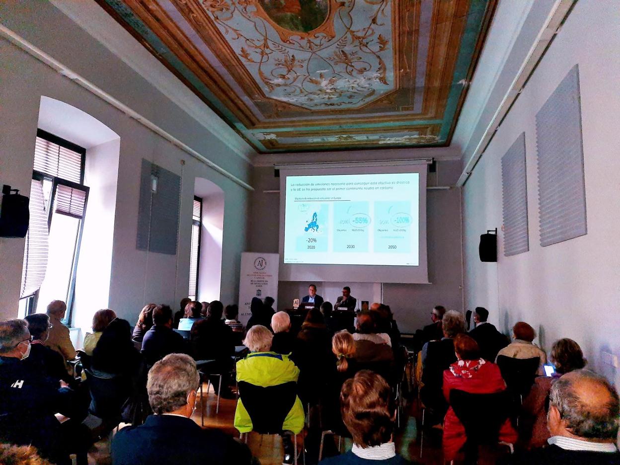 Un momento de la conferencia impartida ayer en el Centro de Cultura Antiguo Instituto. 