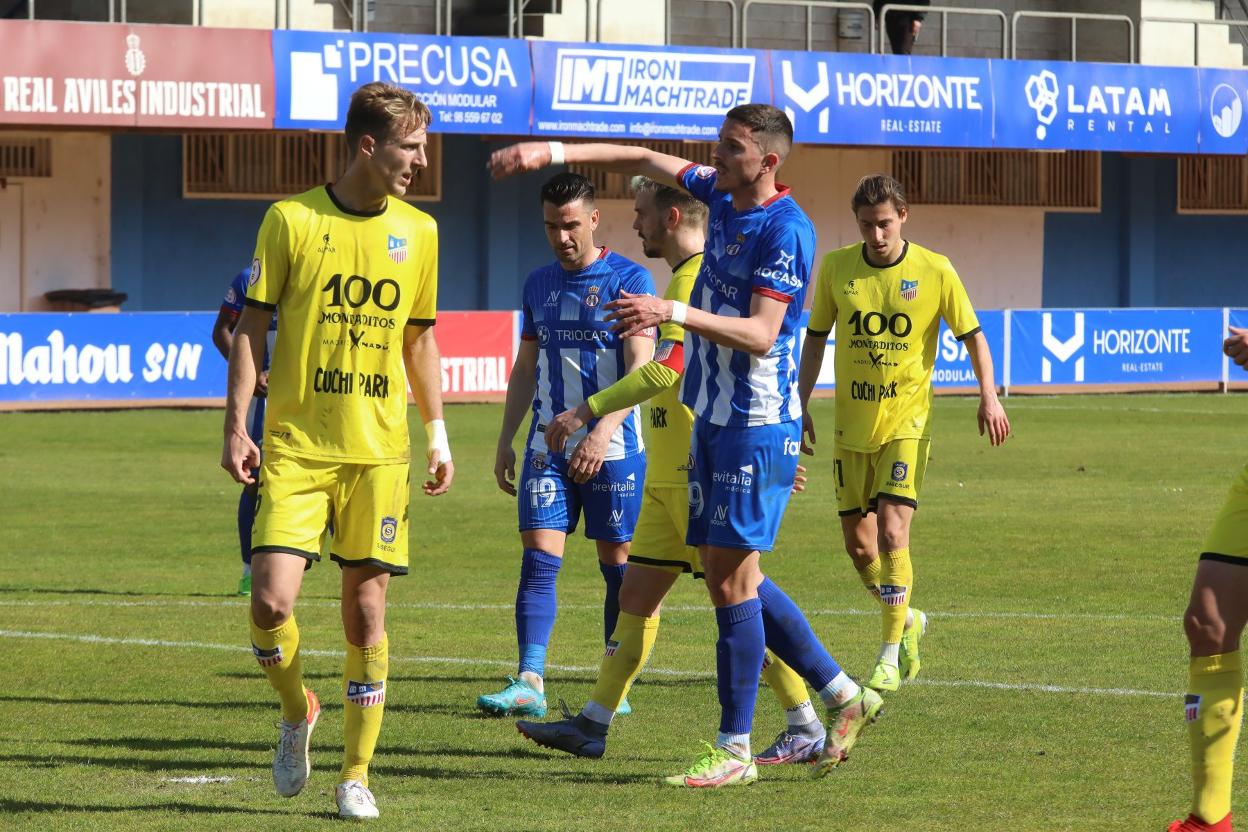 Ródenas y Natalio en el partido frente al Navalcarnero.