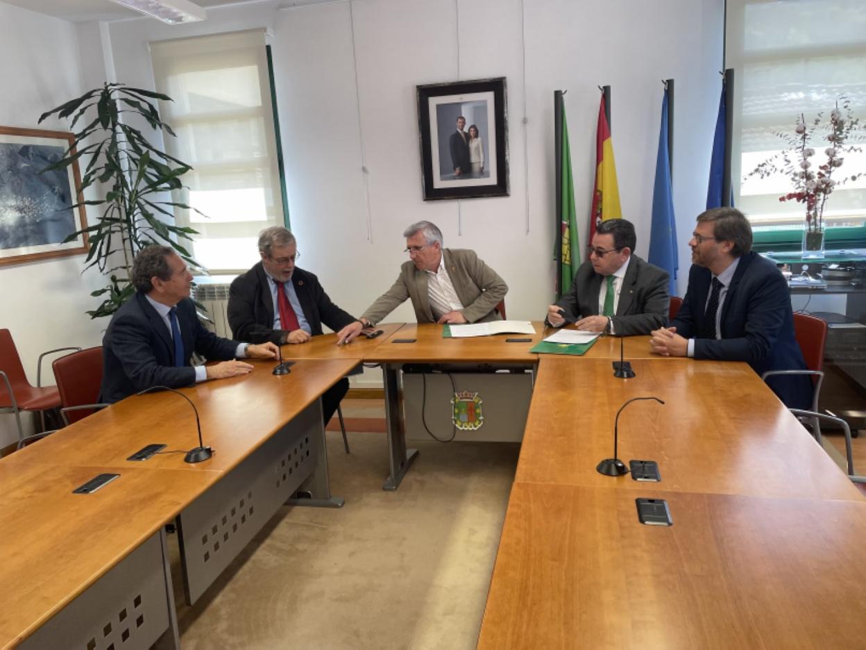 La firma de los convenios para impulsar a los pueblos de montaña. 