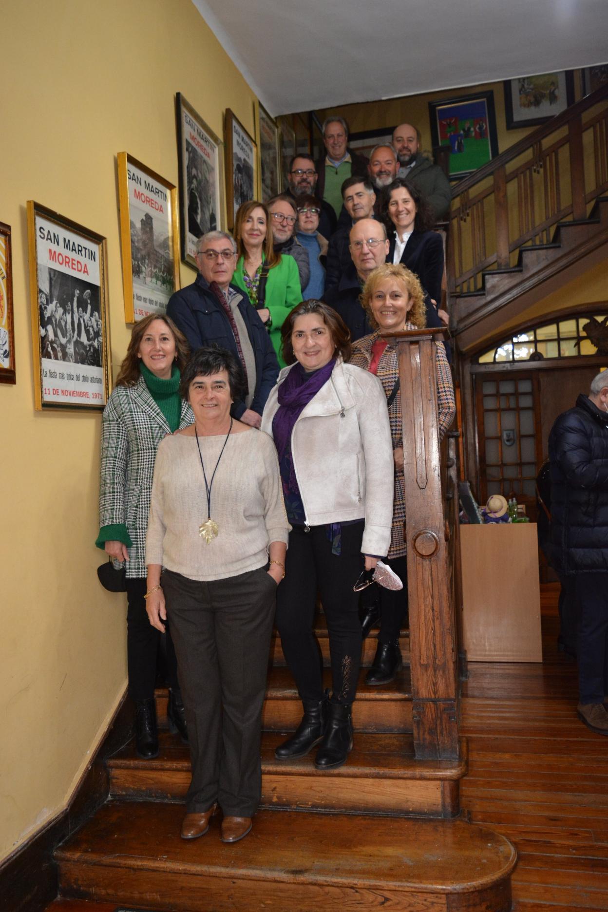 En primer término, Esperanza del Fueyo, con uno de los jurados. 
