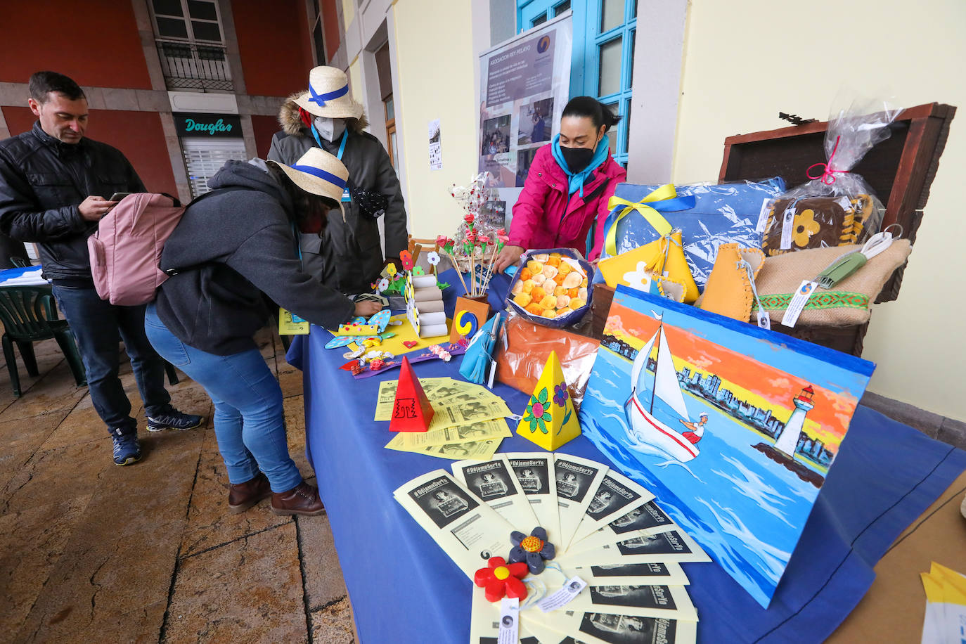 Fotos: Feria de asociaciones en la plaza de abastos