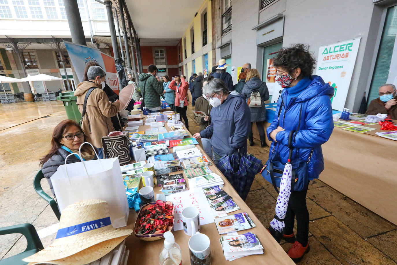 Fotos: Feria de asociaciones en la plaza de abastos