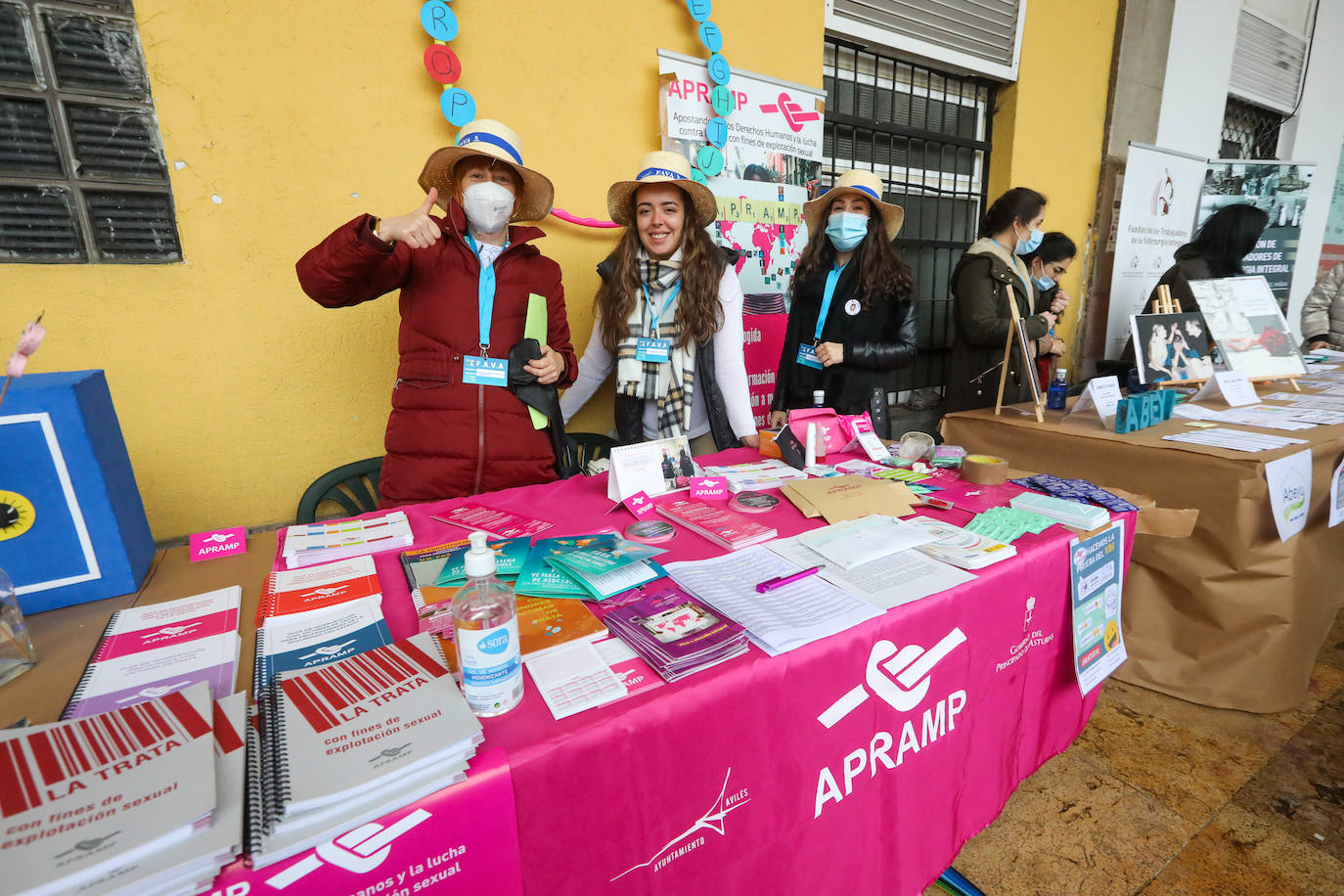 Fotos: Feria de asociaciones en la plaza de abastos