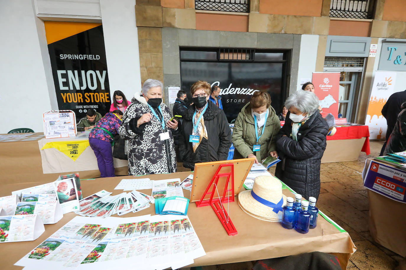 Fotos: Feria de asociaciones en la plaza de abastos