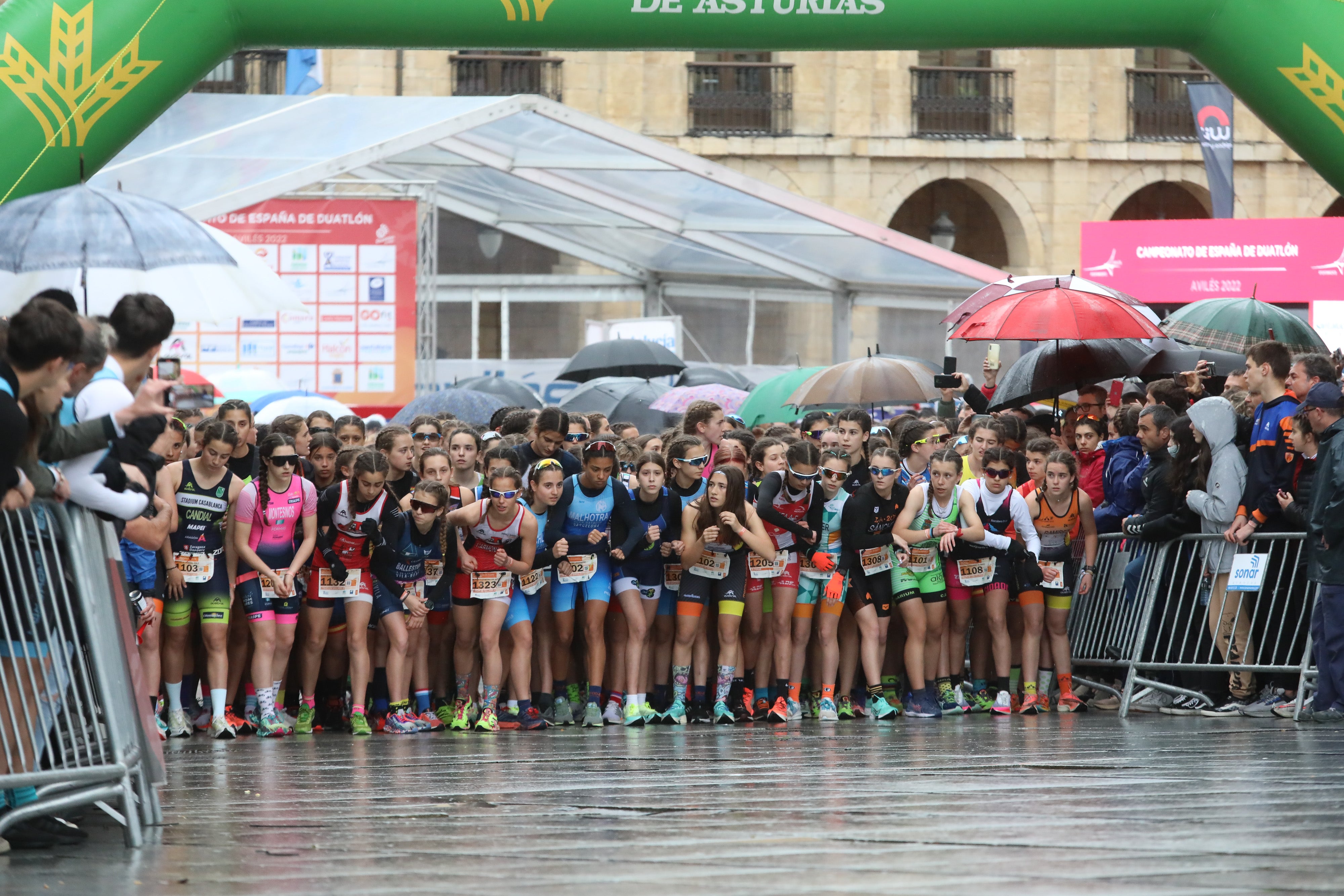 Fotos: El Duatlón vence a la lluvia en su primera jornada