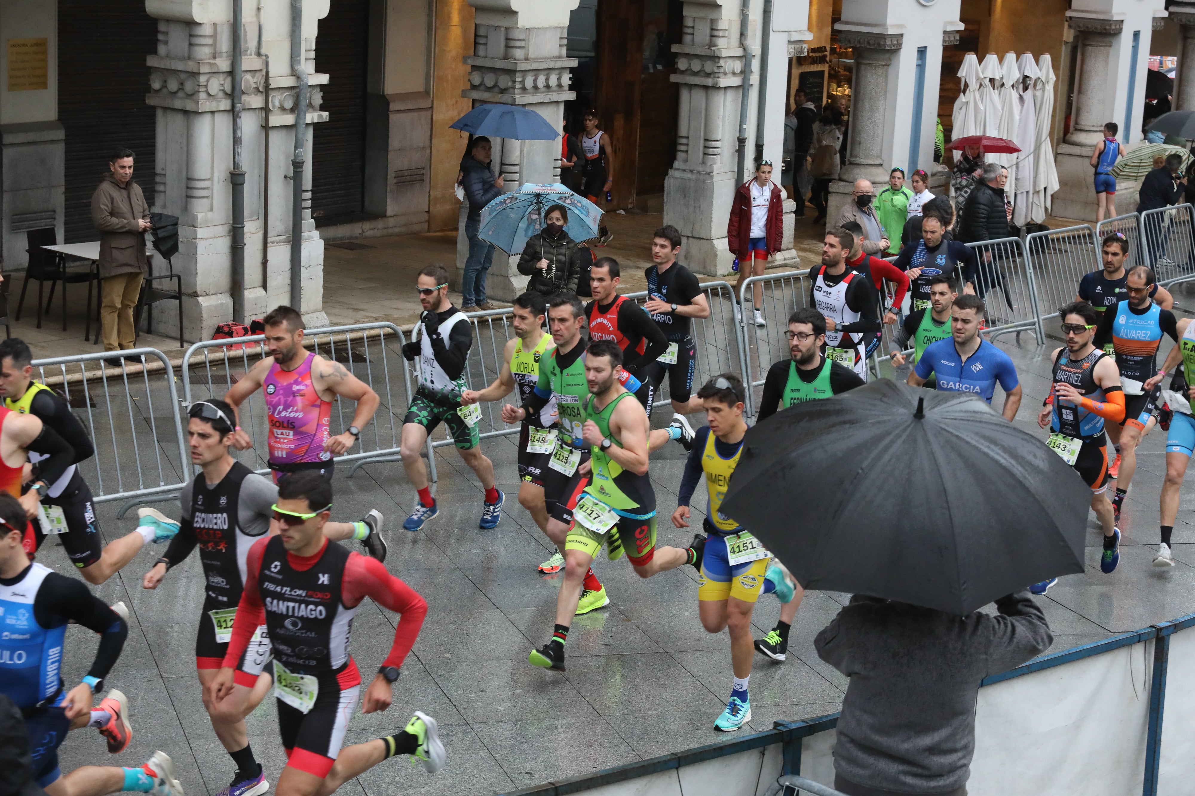 Fotos: El Duatlón vence a la lluvia en su primera jornada