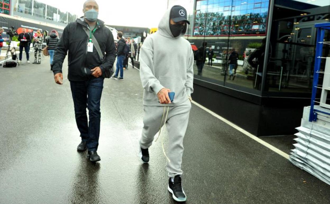 Lewis Hamilton, tras la carrera en Imola.