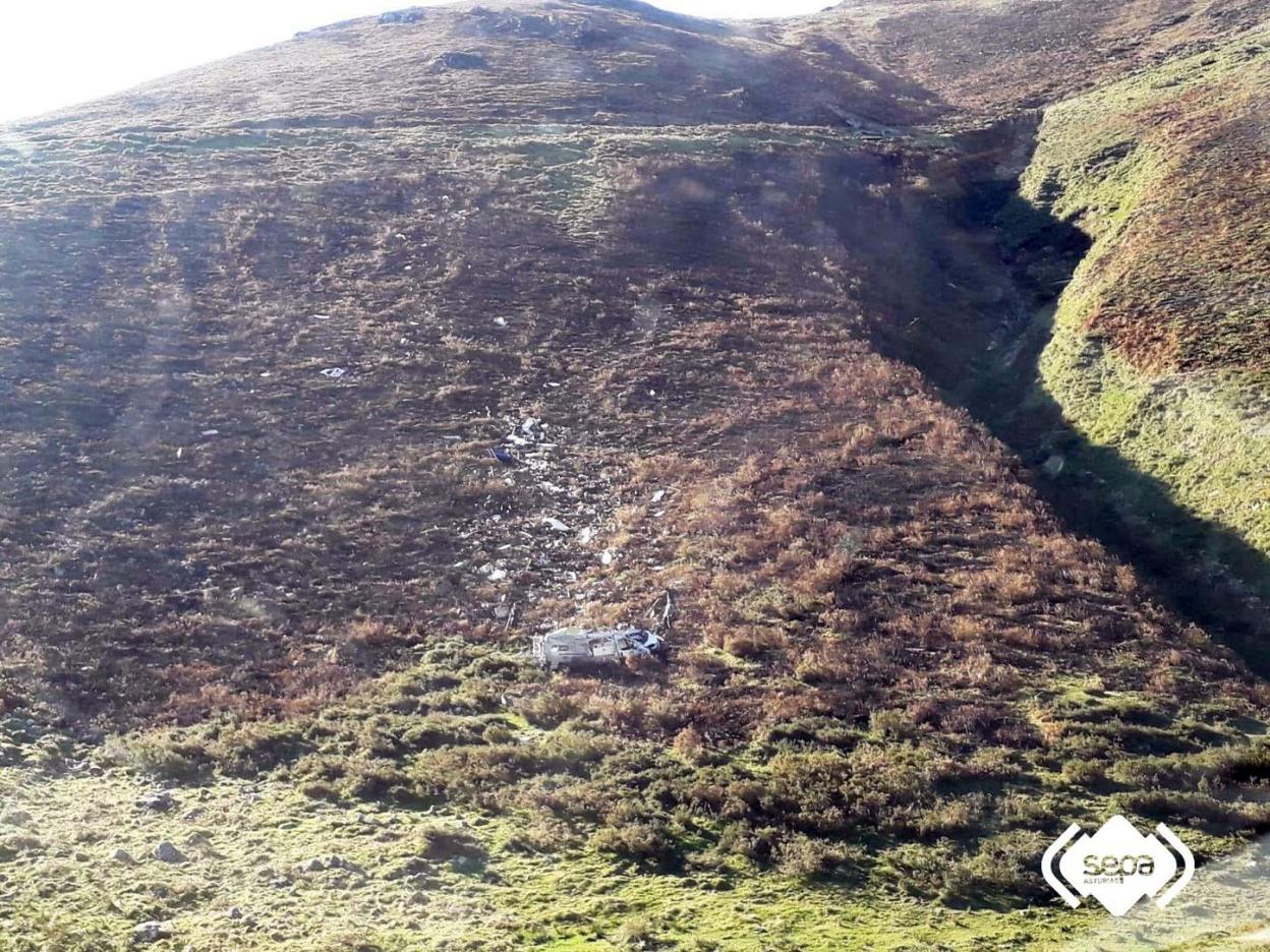 La furgoneta cámper se salió de la pista en la zona de Collau Lincós y se precipitó por una pendiente entre 150 y 200 metros. 