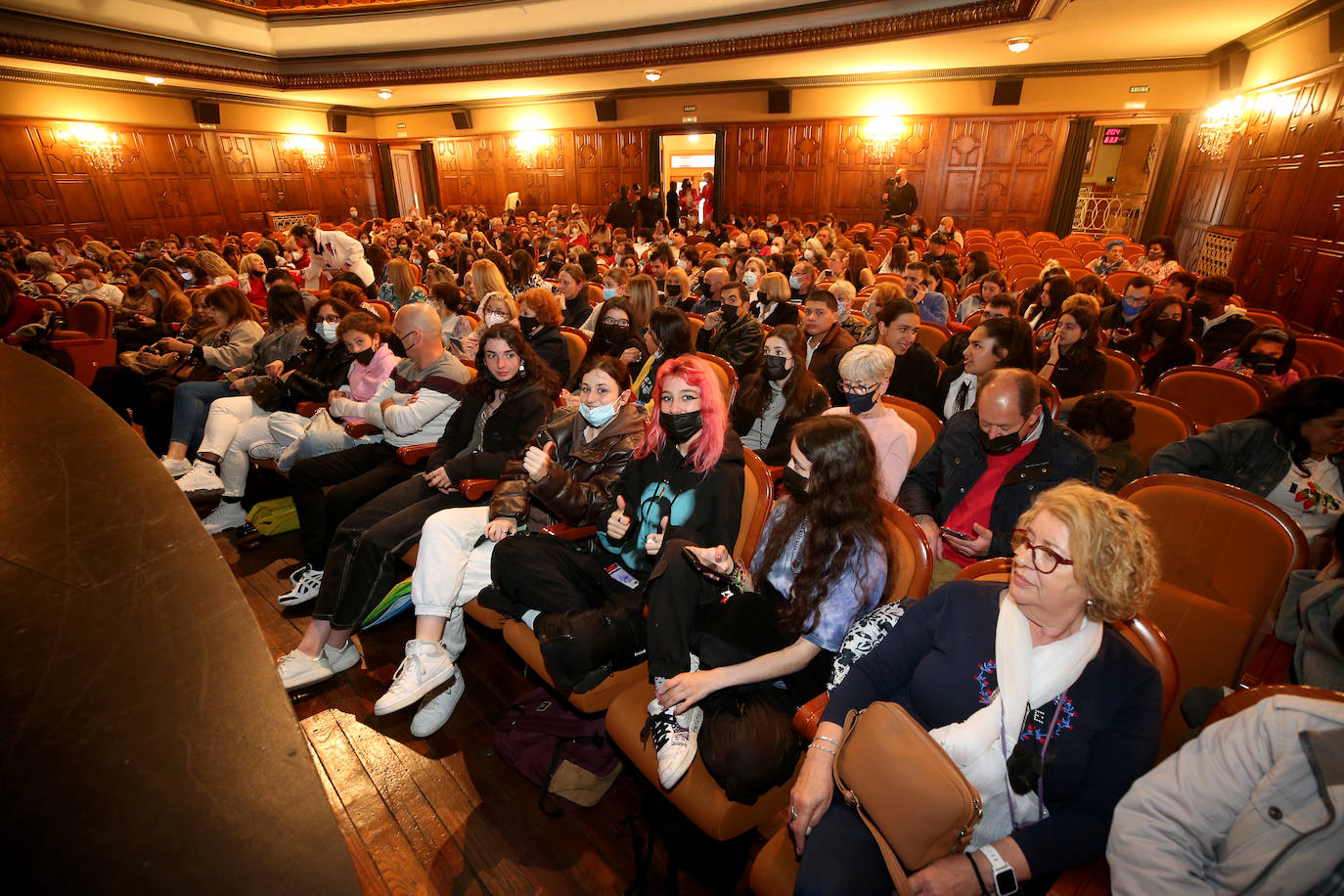 Oviedo acoge el miércoles y el jueves la Asturias Fashion Week, plataforma de expresión de marcas y modelos de la región. El Teatro Filarmónica y el Centro Asturiano, sus escenarios.