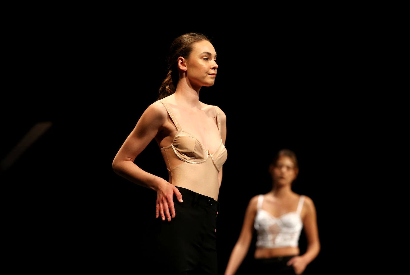 Oviedo acoge el miércoles y el jueves la Asturias Fashion Week, plataforma de expresión de marcas y modelos de la región. El Teatro Filarmónica y el Centro Asturiano, sus escenarios.