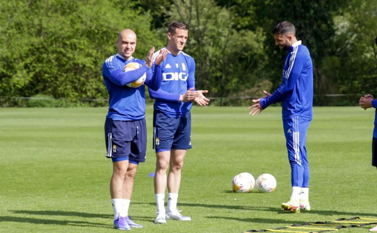 Jugadores del conjunto azul en el entrenamiento.