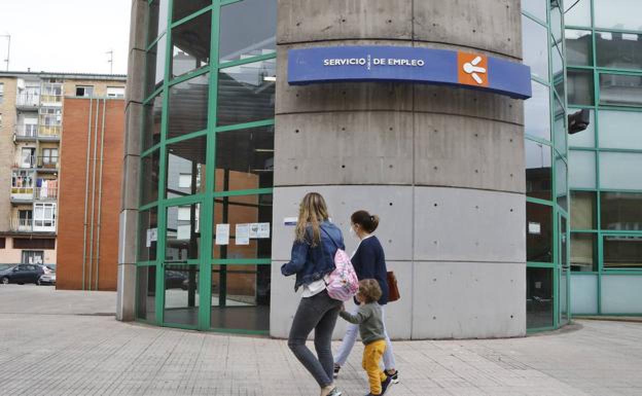 Asturias pierde empleo, suma 8.500 parados y su tasa de actividad cae por debajo del 50%