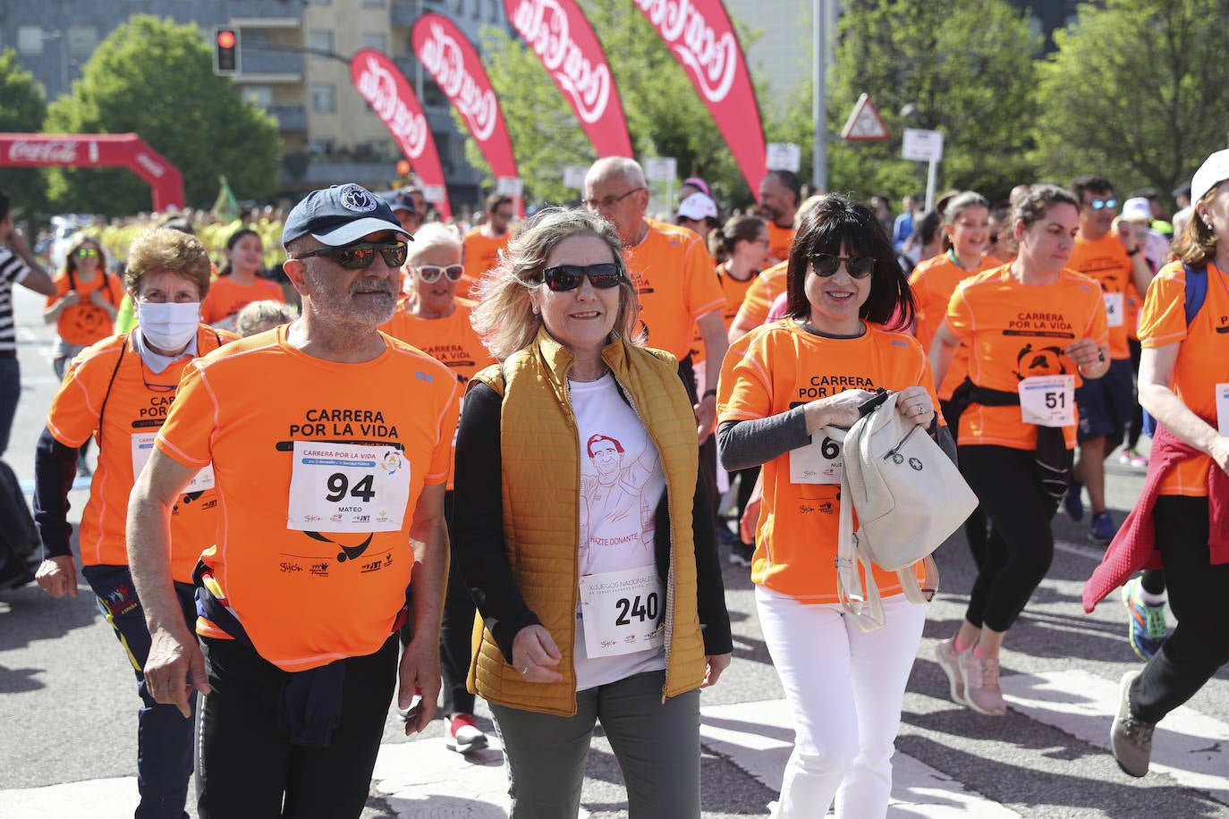 Sin sorpresas. Houssame Eddine y Cristina Silva cumplen con su papel de favoritos en la MBA Media Maratón de Gijón 'Villa de Jovellanos'. Se cumplía una hora, seis minutos y 25 segundos cuando el joven extremeño paralizaba el crono. Habría que esperar diez segundos para que el asturiano Alejandro Onís entrase en segunda posición. Corriendo prácticamente en soledad durante toda la prueba, Silva fue la primera en cruzar la meta al cumplir la hora, 19 minutos y 26 segundos de carrera. Dolores Marco entraba casi un minuto después. Noelia Menéndez completa el podio tras un final agónico en el que Itziar Méndez se queda a las puertas.