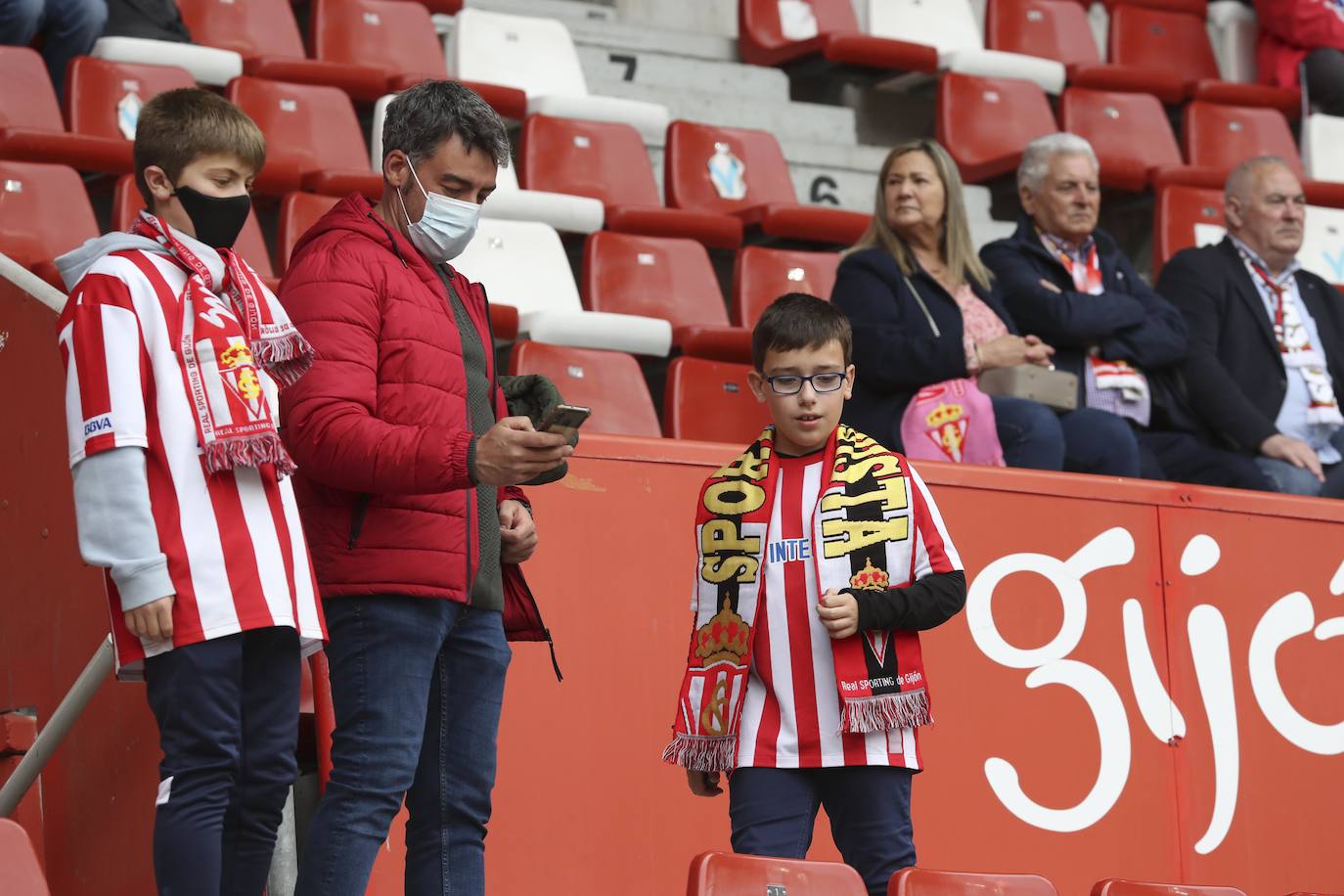 Fotos: ¿Estuviste en el Sporting - Ibiza? ¡Búscate!