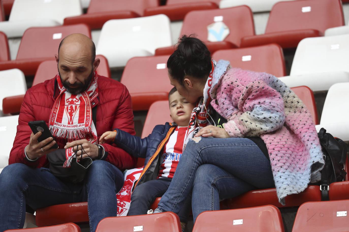 Fotos: ¿Estuviste en el Sporting - Ibiza? ¡Búscate!