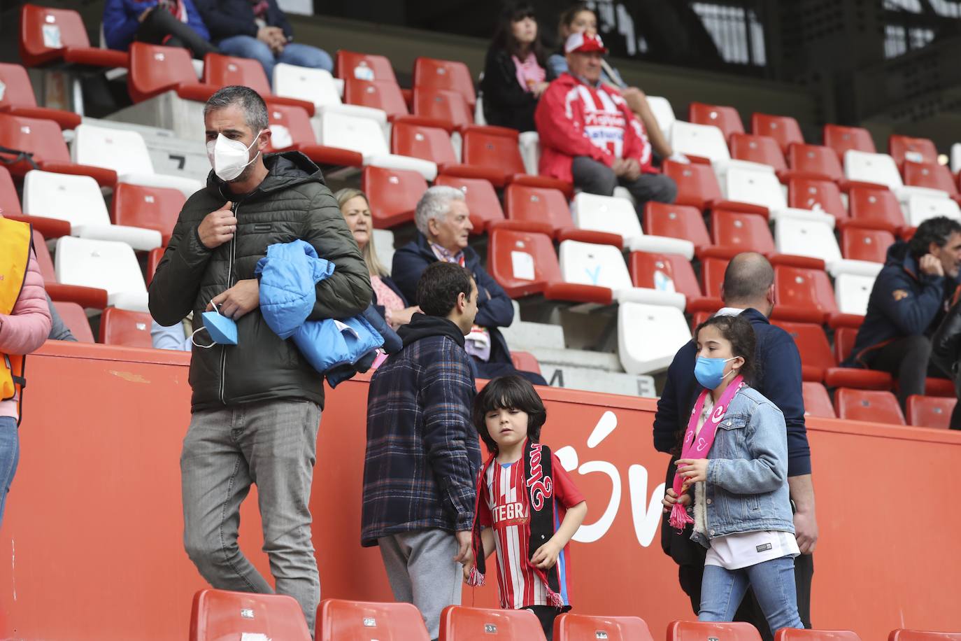 Fotos: ¿Estuviste en el Sporting - Ibiza? ¡Búscate!