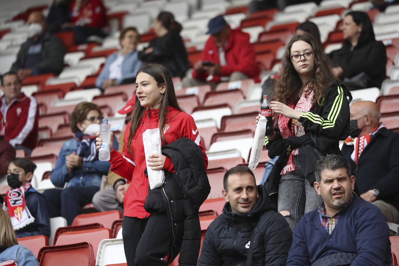 Fotos: ¿Estuviste en el Sporting - Ibiza? ¡Búscate!