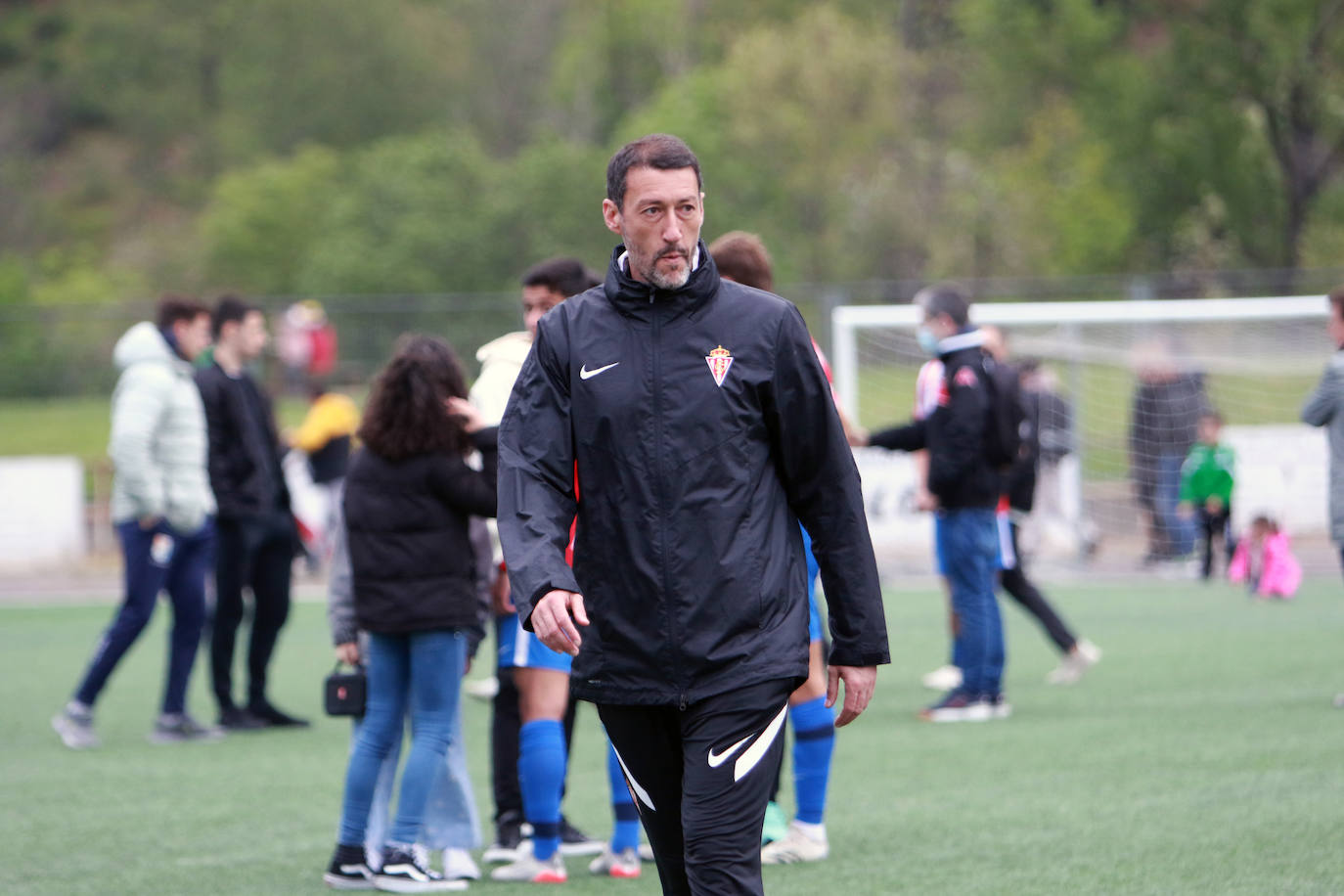 Fotos: Las mejores imágenes del Lenense - Sporting B