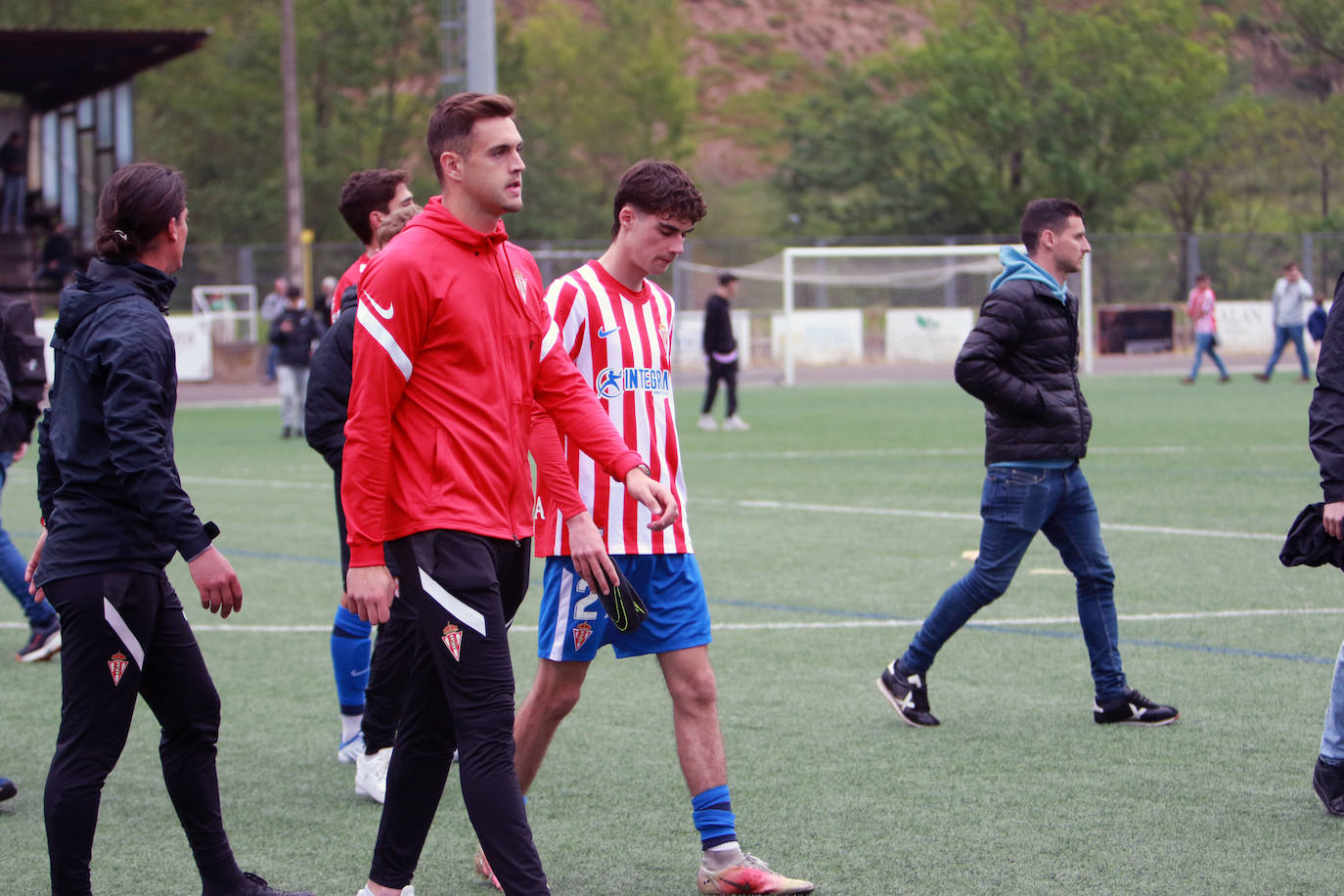 Fotos: Las mejores imágenes del Lenense - Sporting B