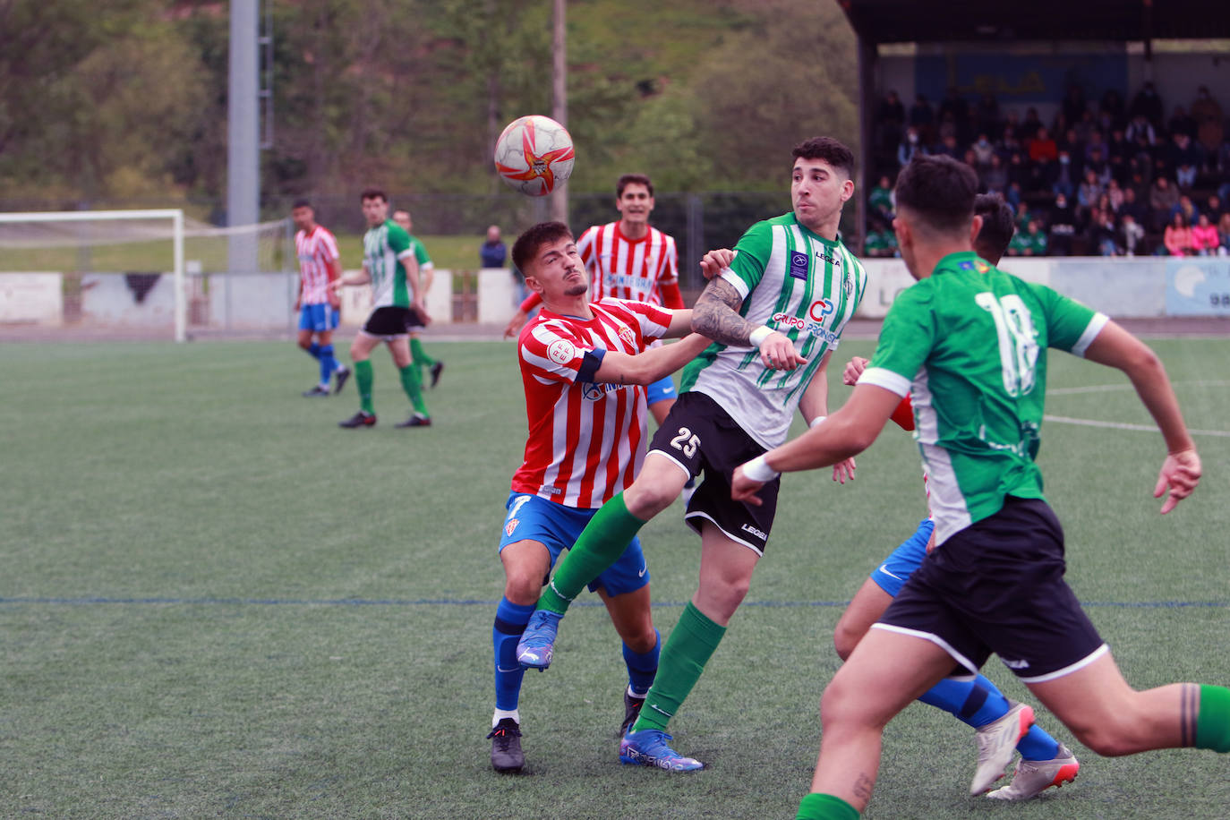 Fotos: Las mejores imágenes del Lenense - Sporting B