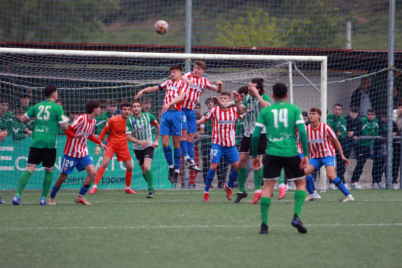 Fotos: Las mejores imágenes del Lenense - Sporting B