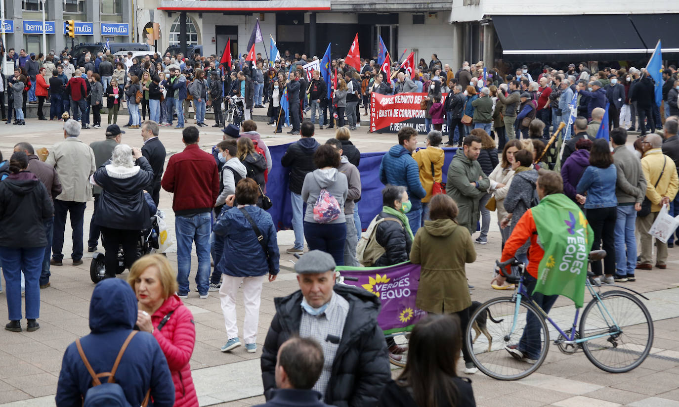 Centenares de personas se han manifestado en Gijón en este Primero de Mayo convocados por los sindicatos minoritarios del Principado 