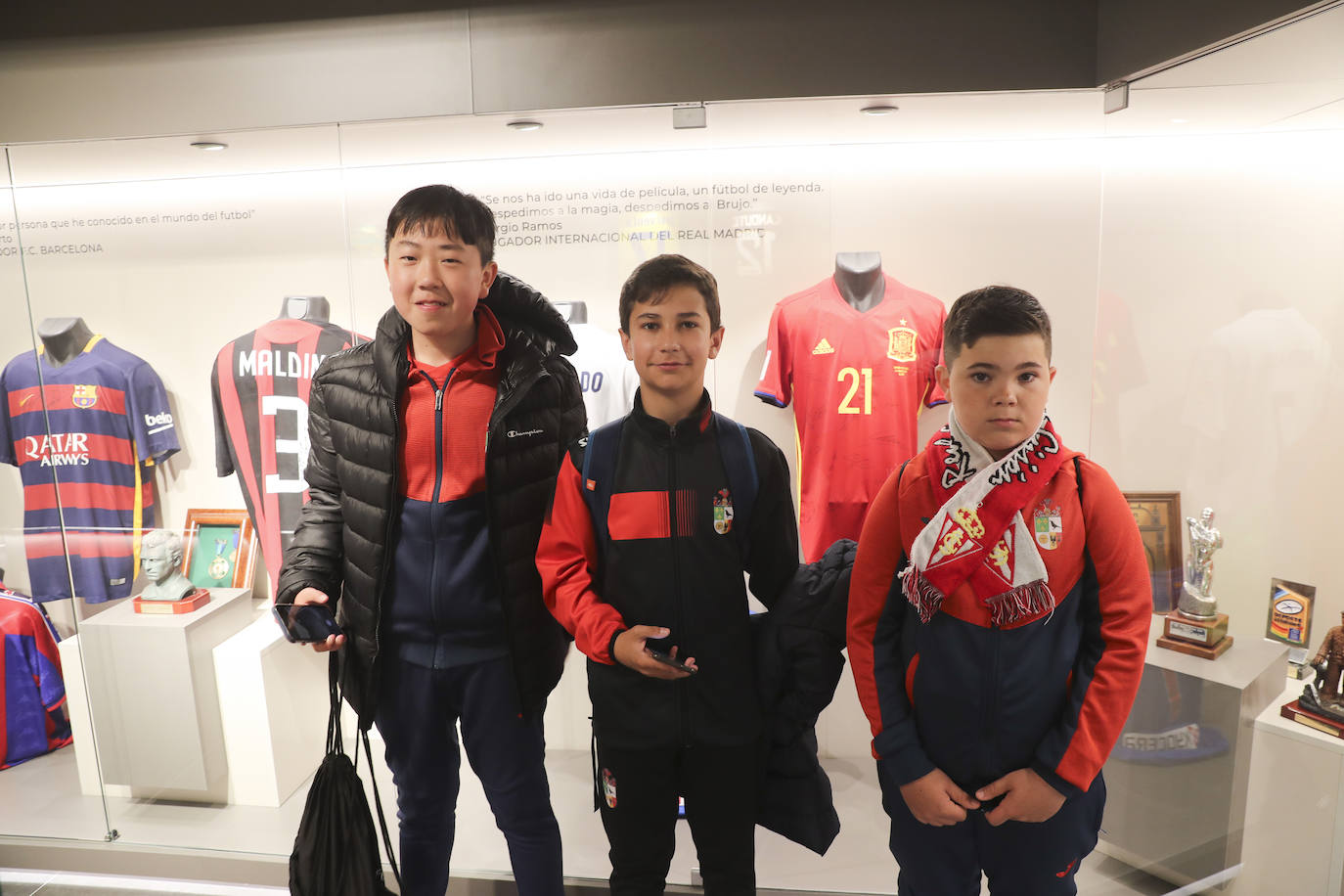 Dos grupos de 45 menores cada uno han participado este domingo en las visitas guiadas a El Molinón 