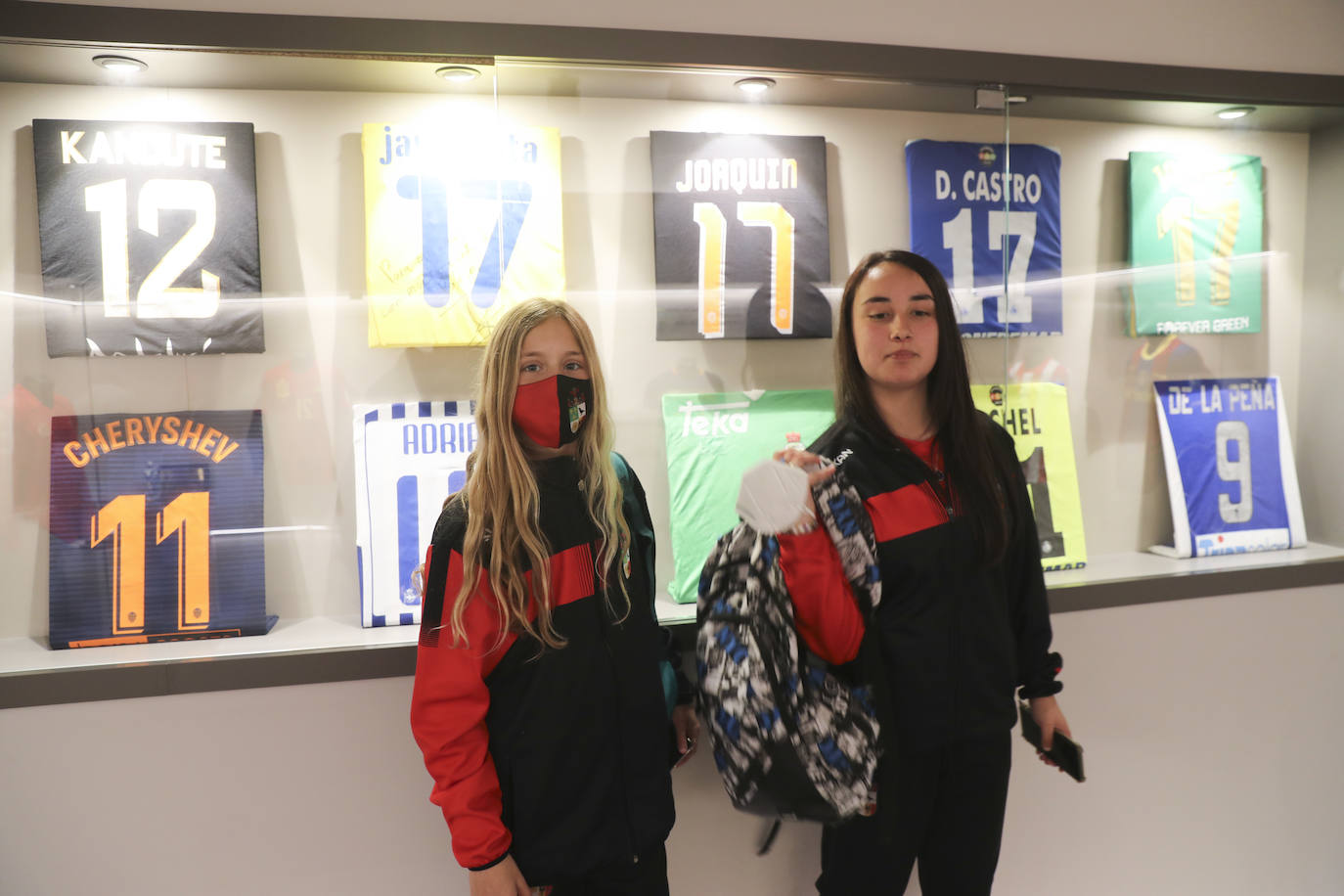 Dos grupos de 45 menores cada uno han participado este domingo en las visitas guiadas a El Molinón 