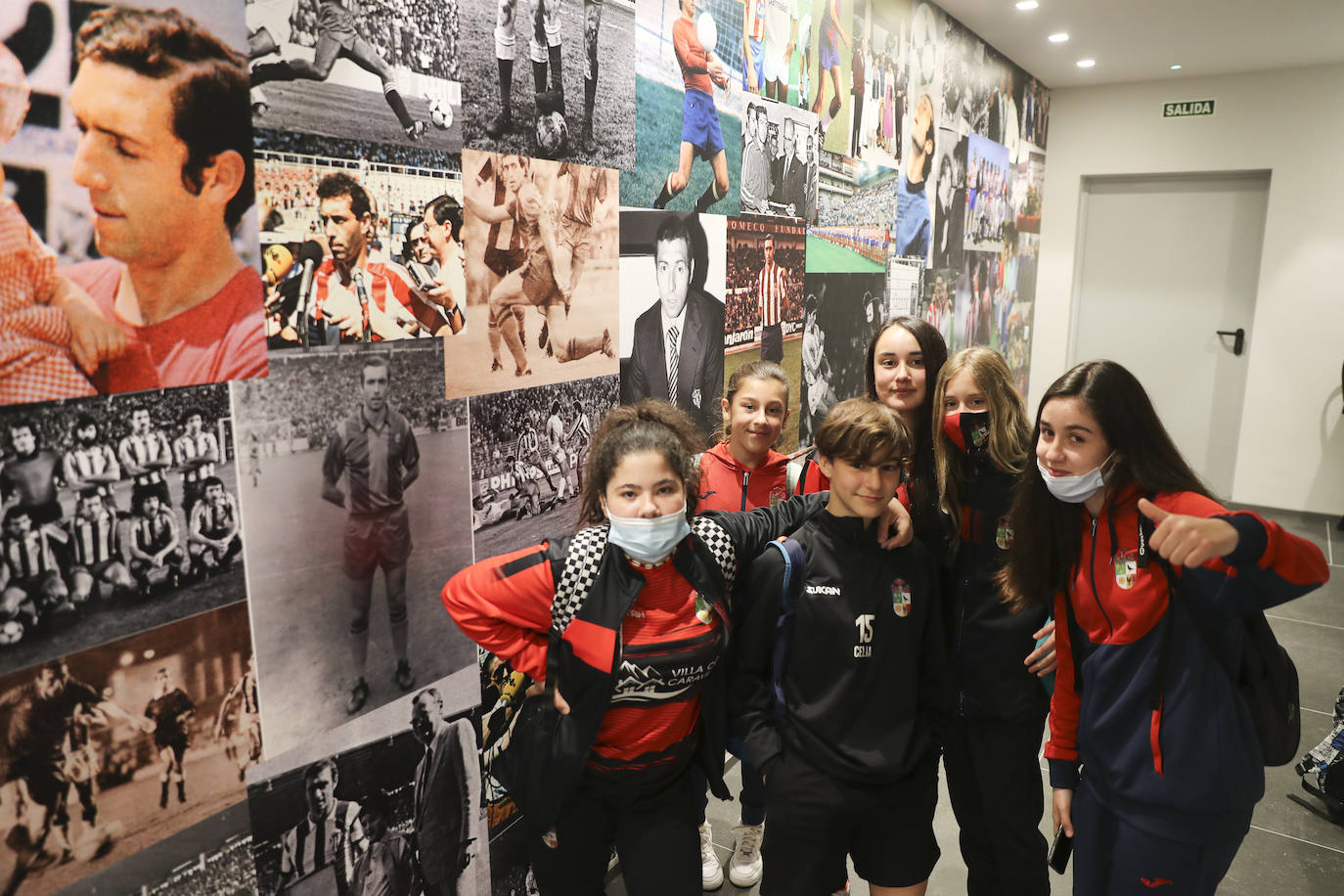 Dos grupos de 45 menores cada uno han participado este domingo en las visitas guiadas a El Molinón 