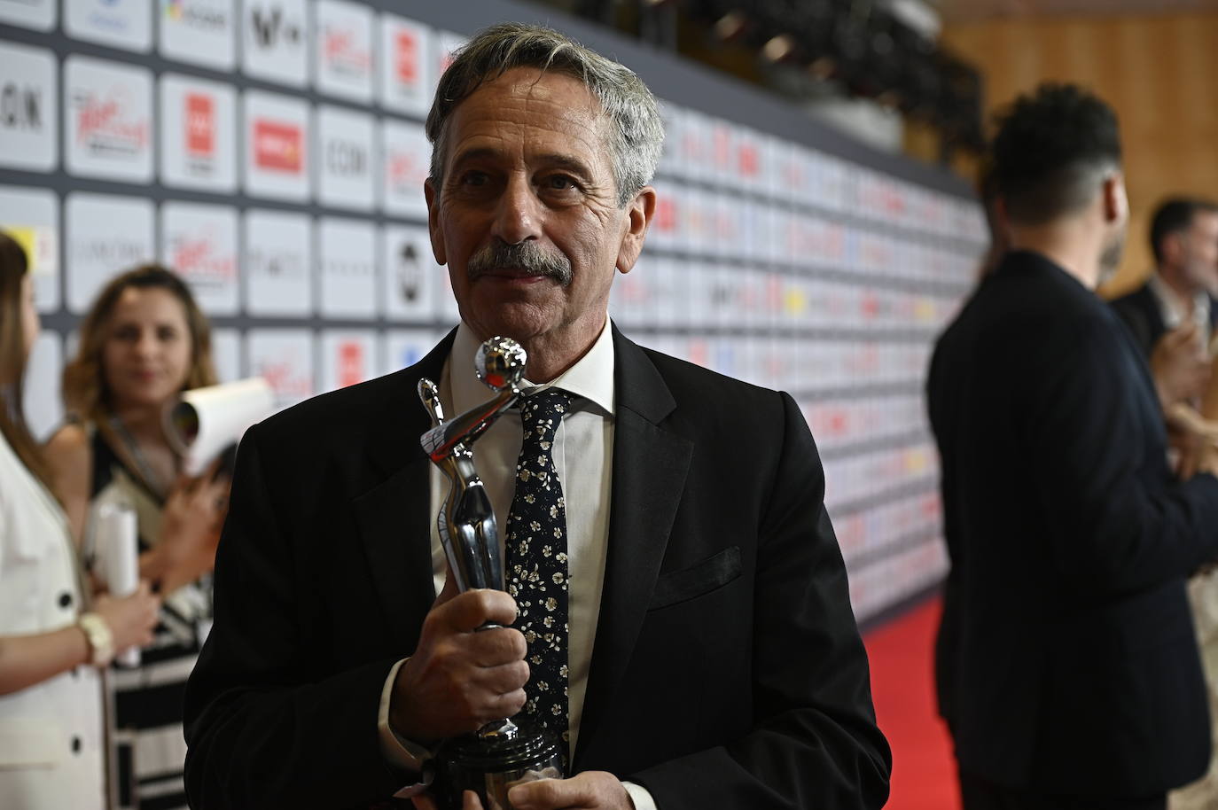 La película 'El buen patrón' y la serie argentina 'El Reino' se han hecho con los galardones más codiciados de los Premios Platino, certamen que recompensa lo mejor del mundo audiovisual iberoamericano. También tuvo una buena noche 'Madres paralelas'. La última colaboración de Pedro Almodóvar con Penélope Cruz se llevó tres premios. 