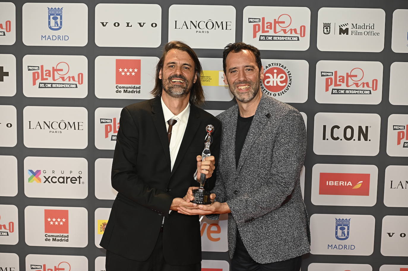 La película 'El buen patrón' y la serie argentina 'El Reino' se han hecho con los galardones más codiciados de los Premios Platino, certamen que recompensa lo mejor del mundo audiovisual iberoamericano. También tuvo una buena noche 'Madres paralelas'. La última colaboración de Pedro Almodóvar con Penélope Cruz se llevó tres premios. 
