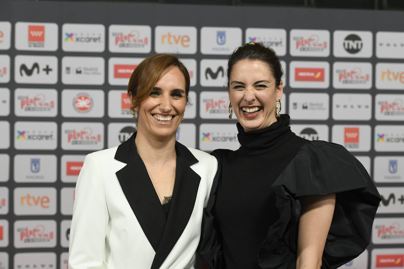 La película 'El buen patrón' y la serie argentina 'El Reino' se han hecho con los galardones más codiciados de los Premios Platino, certamen que recompensa lo mejor del mundo audiovisual iberoamericano. También tuvo una buena noche 'Madres paralelas'. La última colaboración de Pedro Almodóvar con Penélope Cruz se llevó tres premios. 