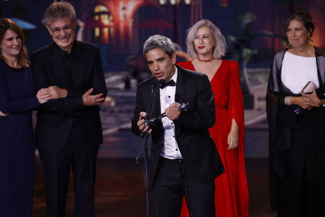 La película 'El buen patrón' y la serie argentina 'El Reino' se han hecho con los galardones más codiciados de los Premios Platino, certamen que recompensa lo mejor del mundo audiovisual iberoamericano. También tuvo una buena noche 'Madres paralelas'. La última colaboración de Pedro Almodóvar con Penélope Cruz se llevó tres premios. 