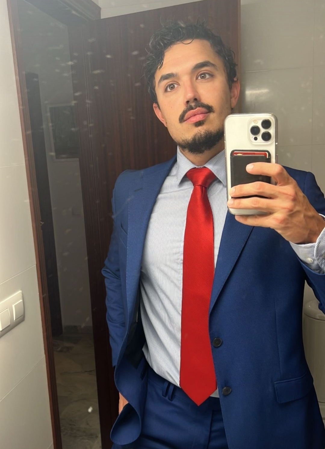 Carlos Ríos ha vuelto a su Sevilla natal para no perderse la Feria de Abril.