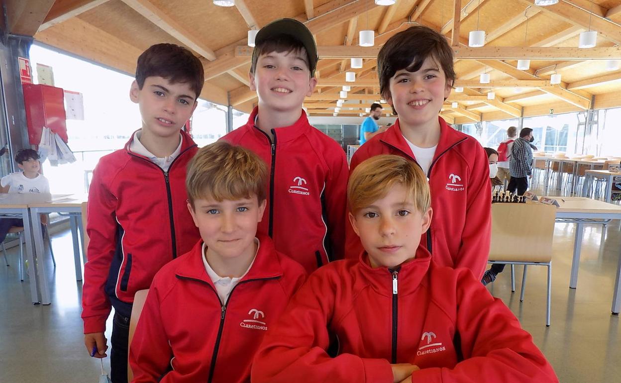 Eloy Oro y Saúl Díez, sentados, con Érik Lamadrid, Daniel Tuero y Mateo Díaz, del Codema.