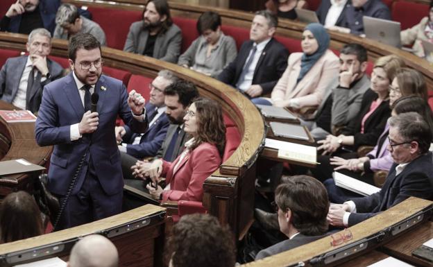 El president de la Generalitat, Pere Aragonès, en un pleno del Parlament. 