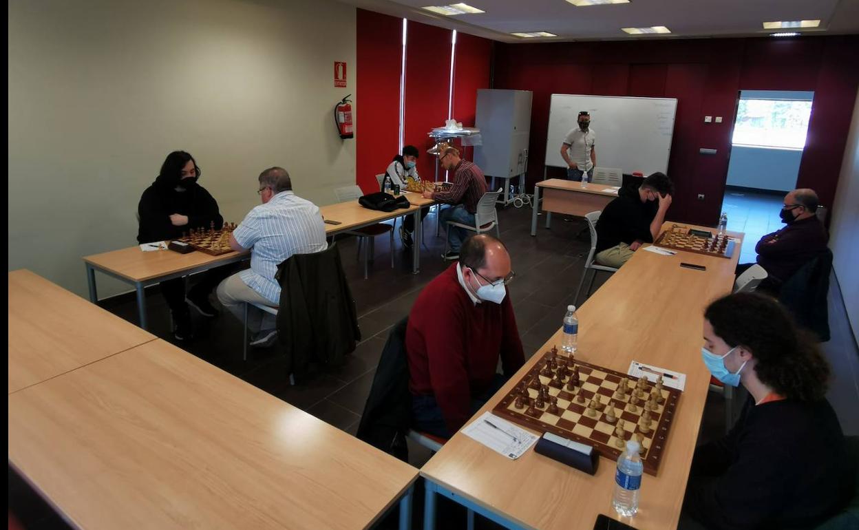 Encuentro entre Antonio Rico y Gijón 64. 